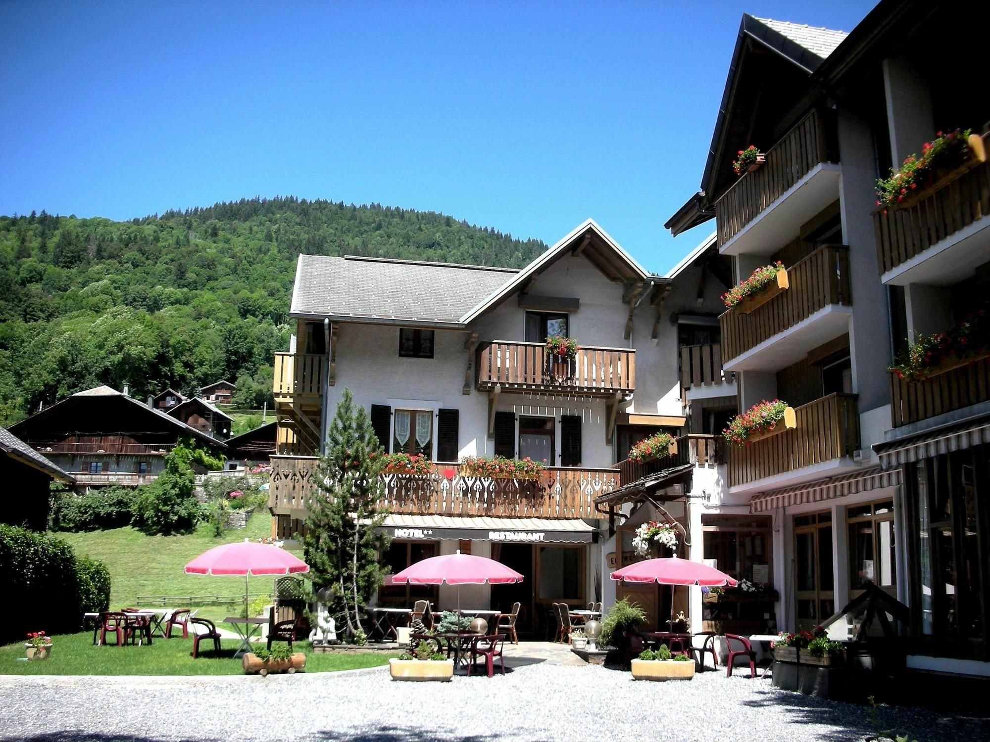 Logis Hotel Gai Soleil Samoëns Kültér fotó