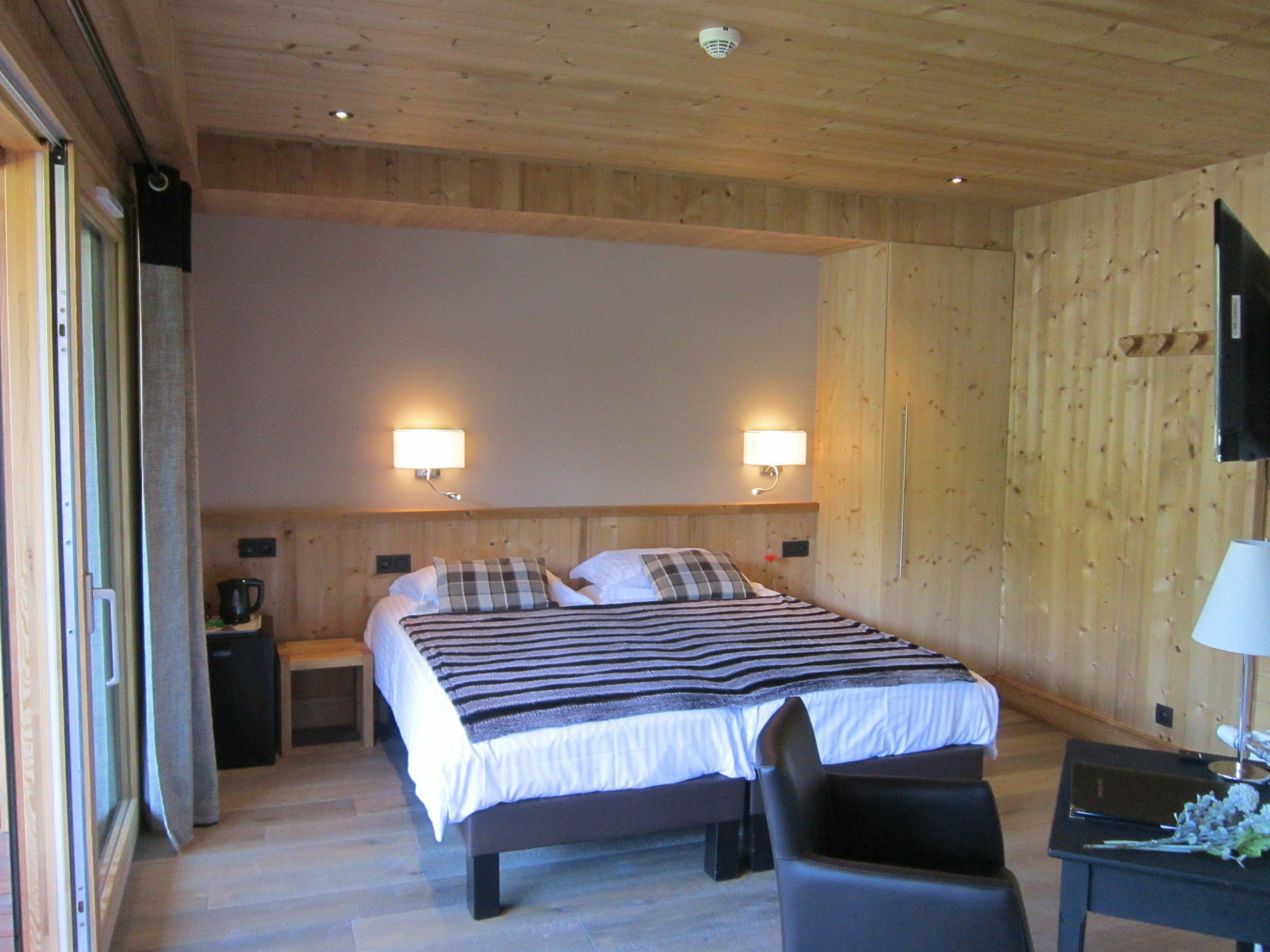 Logis Hotel Gai Soleil Samoëns Kültér fotó